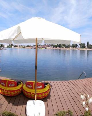 TopSenec-Lakeside Home
