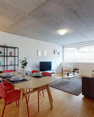 Bright and luminous 2-bedroom-flat in downtown