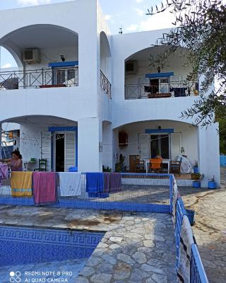Giannis apartments by climbing house