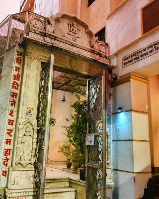 Ganga Darshanam Guesthouse at Dashashwamedh Ghat