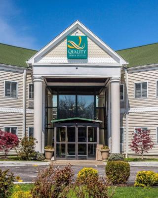 Quality Inn & Suites Middletown - Newport