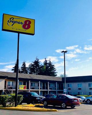Super 8 by Wyndham Lynnwood