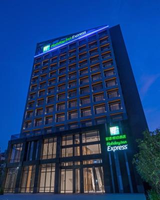 Holiday Inn Express Chiayi, an IHG Hotel