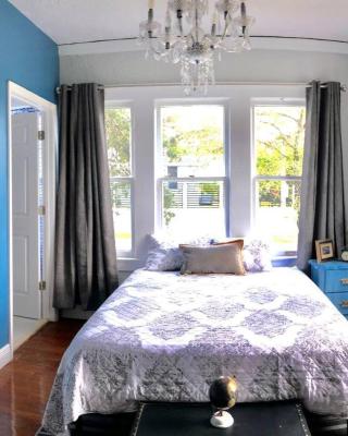 Private Suite Mins from MIA Free Parking