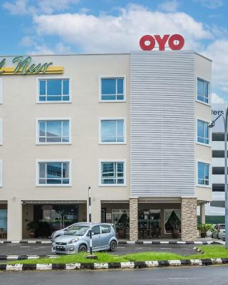 Super OYO 985 Hotel Nur