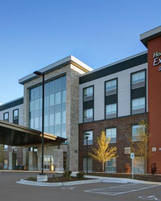 Holiday Inn Express & Suites - Milwaukee - Brookfield, an IHG Hotel