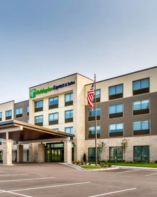 Holiday Inn Express & Suites - Milwaukee West Allis, an IHG Hotel