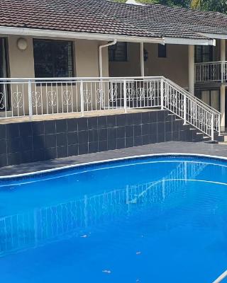 Tertius Lodge And House