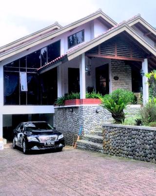 Holidayhome Alam Cipanas Puncak