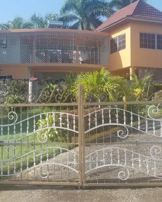 Chaudhry Holiday House Montego Bay