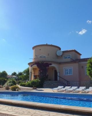 Villa Oasis 4bedroom villa with air-conditioning & large private swimming pool