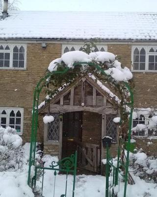 Remarkable 3 Bed Cottage in Bath