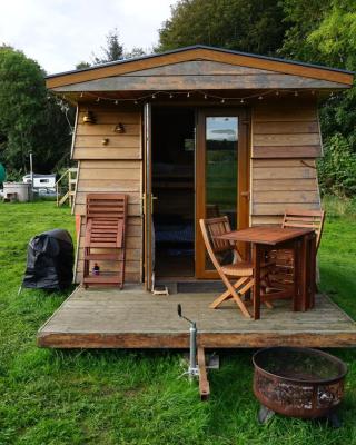 Unique Off- Grid Beehive Pod at Westcote Glamping