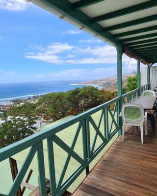 Maison à Saint-leu, vue exceptionnelle sur la baie et l'Océan à 2 minutes des plages