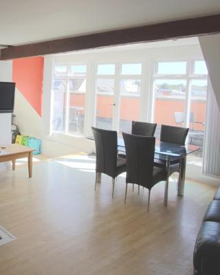 Stunning Central Exeter Apartment with balcony and fantastic view