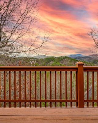 OVER THE MOUNTAIN - Smoky Mountain View Cabin