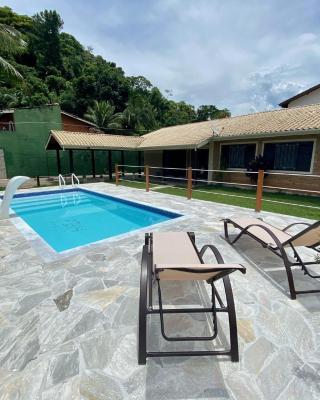 Ampla casa com piscina a 200 metros da praia do Lazaro e Sununga