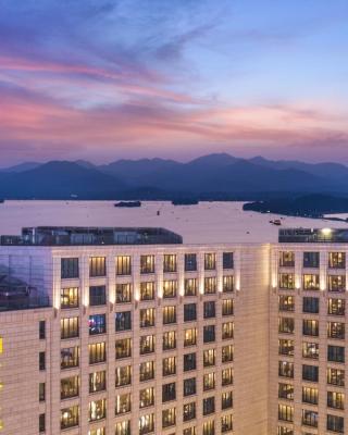 Midtown Shangri-La, Hangzhou - around 5 minutes walking distance to West Lake