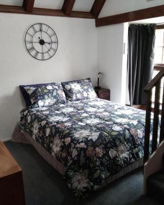 Arden Country House - The Chalet Bed and Breakfast