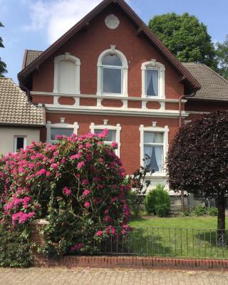 Ferienhaus Us lütt Hus und das Zimmer Linde im Haupthaus