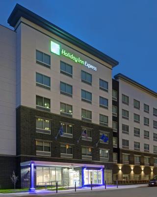 Holiday Inn Express - Milwaukee Downtown, an IHG Hotel