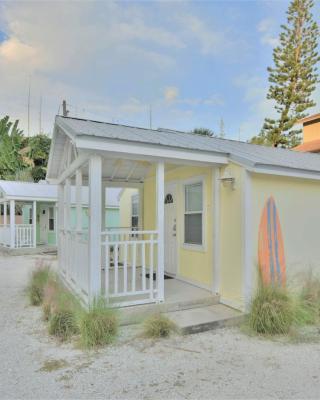 Charming Beach Cottage Steps to Siesta Beach and Village Shops and Restaurants