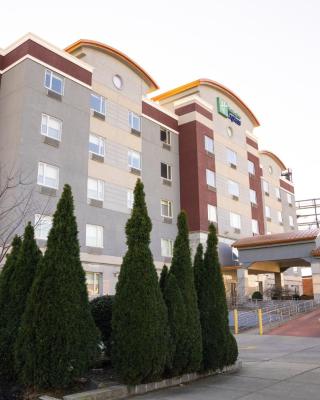 Holiday Inn Express Maspeth, an IHG Hotel