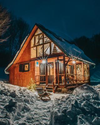 Koliba Šume Pjevaju - robinzonski smjestaj, struja 12 V, voda iz cisterne