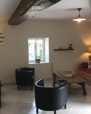 logement indépendant LE POULAILLER proche Guédelon