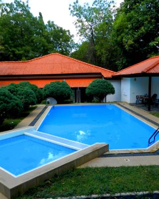 Jayasinghe Holiday Resort