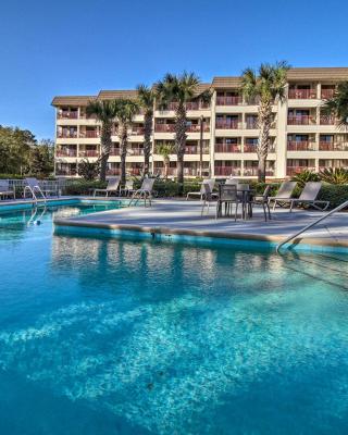 Hilton Head Condo with Balcony and Pool, Walk to Beach