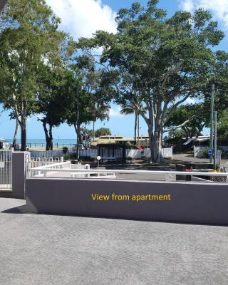 Villa Venezia Apt 3 - Spacious Hervey Bay beachfront apartment