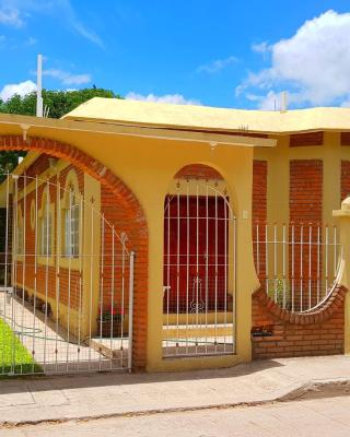 Casa Cerca de La Media Luna