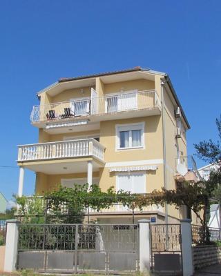 Holiday house Damir