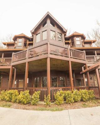 Christmas Lodge-Secluded near Downtown Blue Ridge