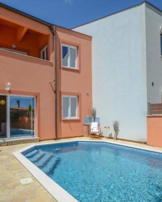 Holiday house with swimming pool Iva