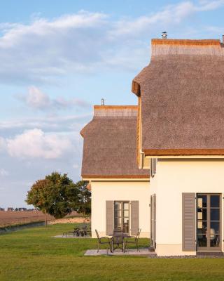 Reetland am Meer - Premium Reetdachvilla mit 3 Schlafzimmern, Sauna und Kamin E08