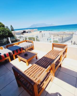 2WhiteWaters Bloubergstrand Homestay