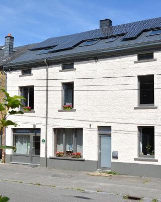 Holiday Home with bubble bath opened from 1 2 May to end of September