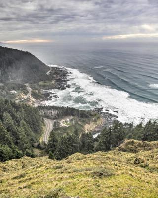 Epic Yachats Escape with Beach Access and Views!