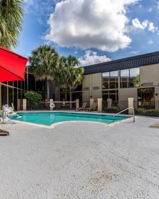 Red Roof Inn PLUS & Suites Houston - IAH Airport SW