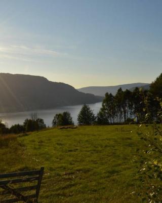 Stille og fredelig ved fjord og fjell