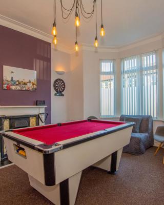 Lushlets - Riverside City Centre House with Hot tub and pool table - great for groups!