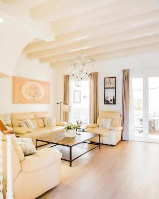 Sitges Spaces Beach House-4 bedrooms, 3 Bathrooms, Large Terrace, Jacuzzi, Center-Beach