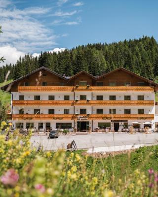 Laguscei Dolomites Mountain Hotel