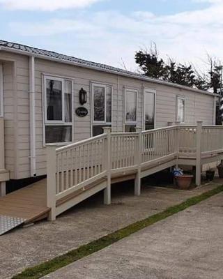 PRIVATELY OWNED Stunning Caravan Seawick Holiday Park St Osyth