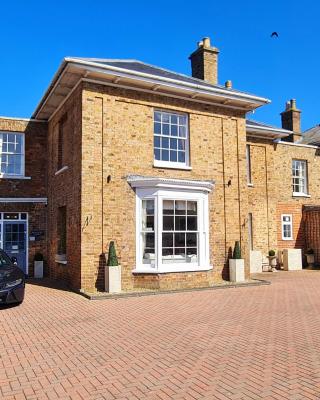 Beaufort Lodge - Central Location & Free Parking