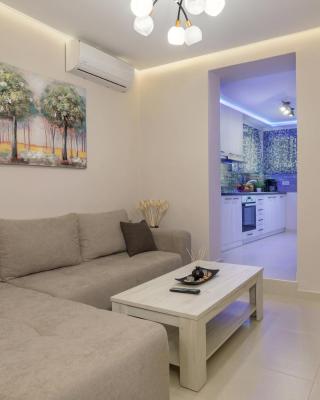 Evia's Apartment - New Apartment In Town!