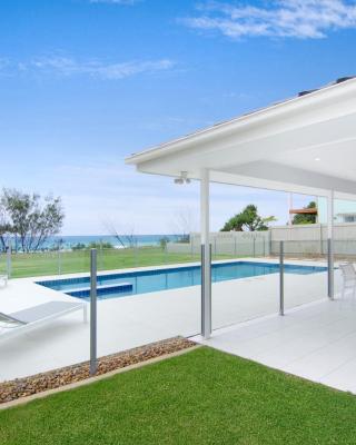 Sentosa on Tugun - Beachfront 5 Bedroom