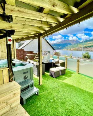 Amazing Alps and Loch views - HOT TUB and pet friendly